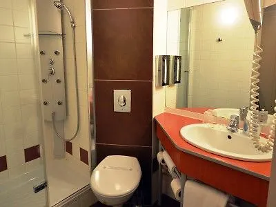 Kyriad Est Mirande Dijon