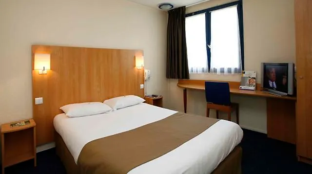 Kyriad Est Mirande Dijon