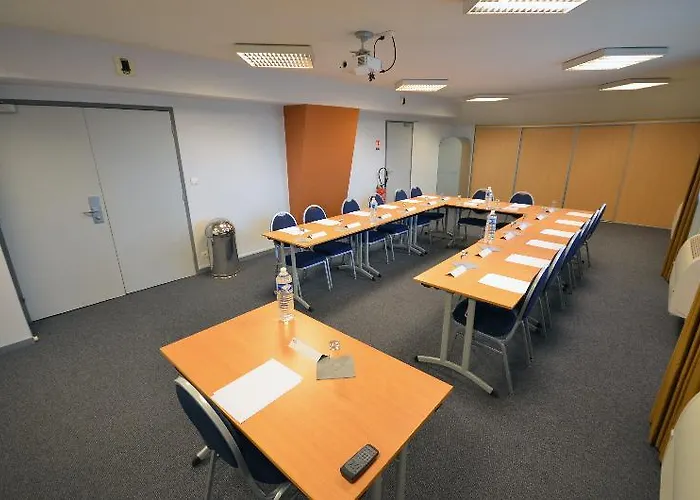 Kyriad Est Mirande Hotel Dijon