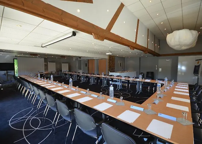 Kyriad Est Mirande Hotel