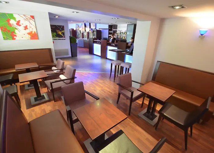 Hotel Kyriad Est Mirande 3*