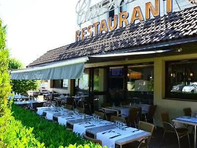 Kyriad Est Mirande Hotel 3*