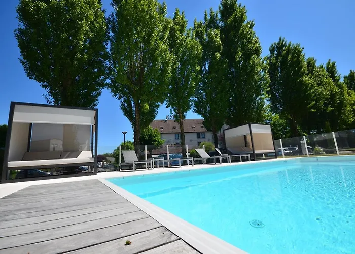 Kyriad Est Mirande Hotel 3*