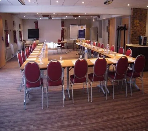 Kyriad Est Mirande Dijon